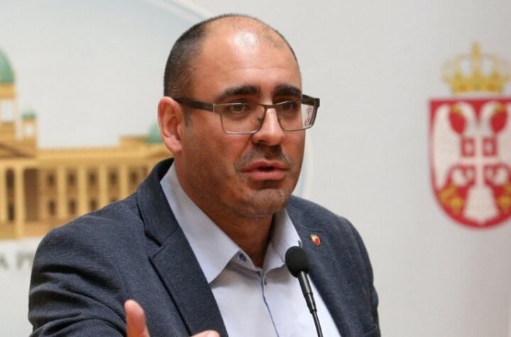 "URAZUMITE SE LJUDI!" Vladimir Đukanović o skupovima protiv blokada: "FASCINIRAN SAM BROJEM ONIH KOJI SU DOŠLI DA SE SUPROTSTAVE OPSTRUKCIJAMA NORMALNOG ŽIVOTA"