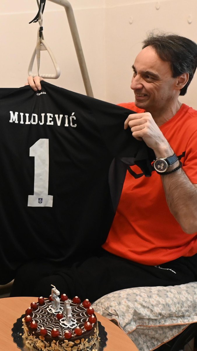 VELIKI BORAC! NAJVEĆI! Čelni ljudi FSS posetili Zvonka Milojevića: Emocije i uspomene za 54. rođendan! (FOTO)