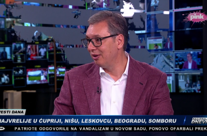 "VIŠE IH SE NIKO NE PLAŠI"! Vučić  "Za njih je trobojka ko crvena marama"!