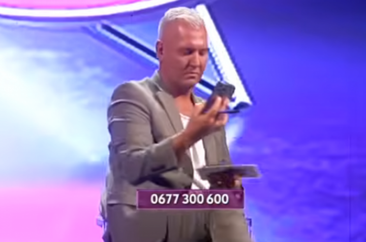VODITELJ UZEO SOFIJIN TELEFON, A KAD JE UŠAO U PREPISKE SA KARIĆEM, ZATEKLA GA ŠOK VEST: Uživo na Pinku raskrinkana AFERA!