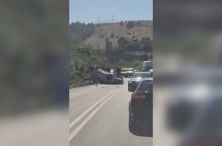 VOZILA S,MRSKANA I PREVRNUTA NA KROV! Stravičan sudar kod Užica: Ima povređenih! (FOTO)