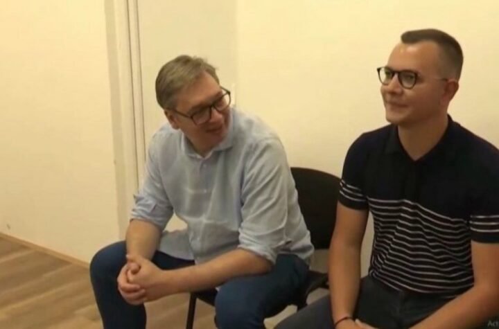 Vučić stigao u prostorije SNS na Paliluli!