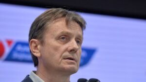 Završena operacija Darka Glišića, ministar prebačen u šok sobu: NAREDNA 24 SATA SU KLJUČNA