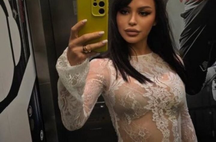 ALEKSANDRA MLADENOVIĆ ČASTILA FANOVE ZAVODNIČKOM FOTKOM! Pevačica nasmejaa sve ovom izjavom! (FOTO)
