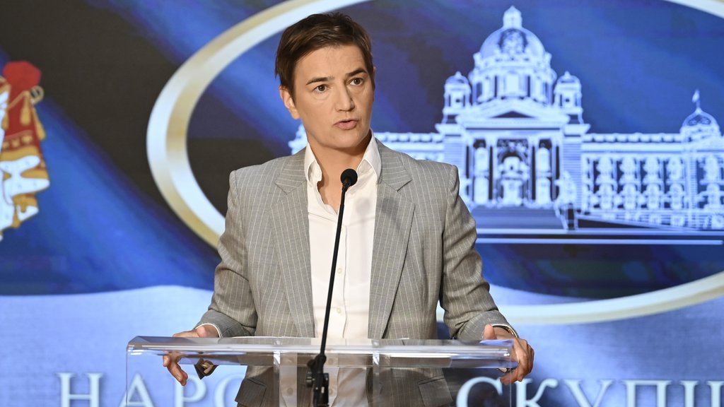 ANA BRNABIĆ ČESTITALA DAN SRPSKOG JEDINSTVA, SLOBODE I NACIONALNE ZASTAVE: Neka se naša trobojka uvek ponosno vijori