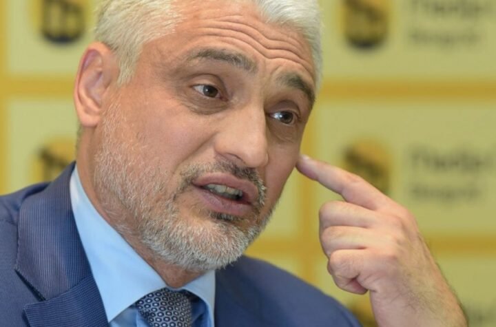 ČEDOMIR JOVANOVIĆ PONOVO U BOLNICI! Jedna osoba ga satima čekala ispred - Evo o kome je reč