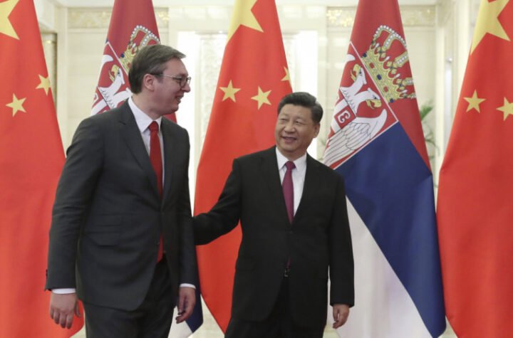 EVO O ČEMU SU RAZGOVARALI VUČIĆ I SI! Akcenat na investicijama i trgovinskoj razmeni, posebno su se osvrnuli na OVE STAVKE!