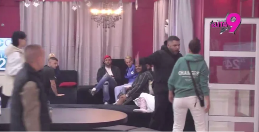 FUJ! ASMIN DURDŽIĆ SE NE KUPA?! Isplivao snimak štrokavih nogu, SPREMITE KESE ZA POVRAĆANJE! (FOTO)