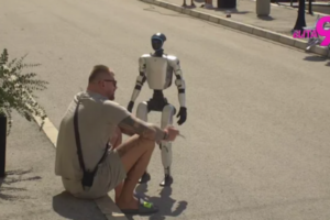JANJUŠ OBNEVIDEO ZBOG NOVE DEVOJKE, OVAKO NEŠTO NIKAD NIJE DOŽIVEO: Robot Toša mora da prenese ovu informaciju!