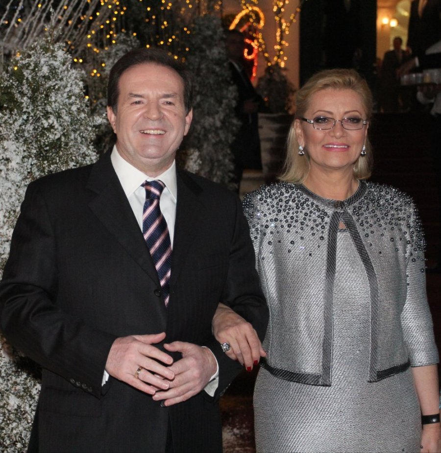 NE MOŽEŠ OD NJE DA OČEKUJEŠ DA TI KUVA PASULJ! Bogoljub Karić OBELODANIO čitavi ISTINU o Jeleni Karleuši!