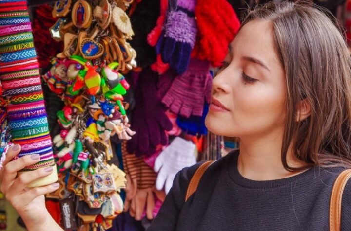 NIKAKO NEMOJTE DA UZIMATE "BESPLATNE" NARUKVICE U RIMU! Turisti masovno žrtve nove prevare