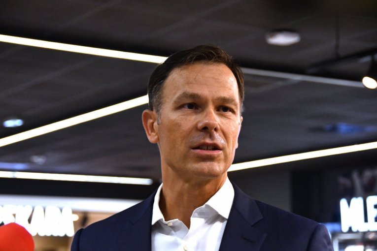NIŽE KAMATE ZA KREDITE DAJU REZULTATE! Građani oberučke prihvatili novu ekonomosku meru,  oglasio se Mali - brojke sve potvrđuju! (FOTO)