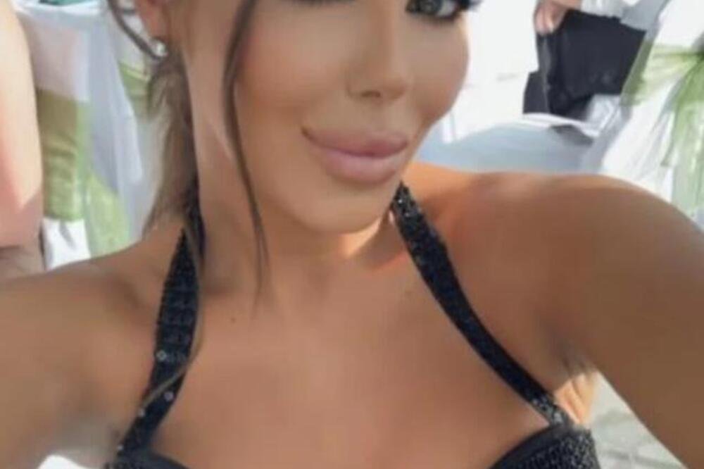 Nataša Rodić u miniću, sve seva li seva: Prekrstila noge, muškarcima popadale vilice (FOTO)