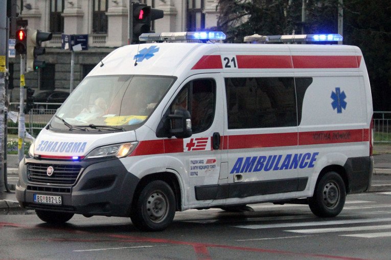 POKOŠEN TINEJDŽER (17) U BEOGRADU! Teška noć za lekare!