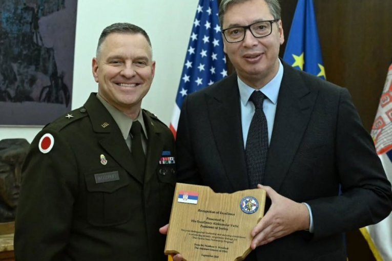 PREDSEDNIK VUČIĆ SE OGLASIO NAKON SASTANKA: "Zahvalan za priznanje koje sam dobio" (FOTO)