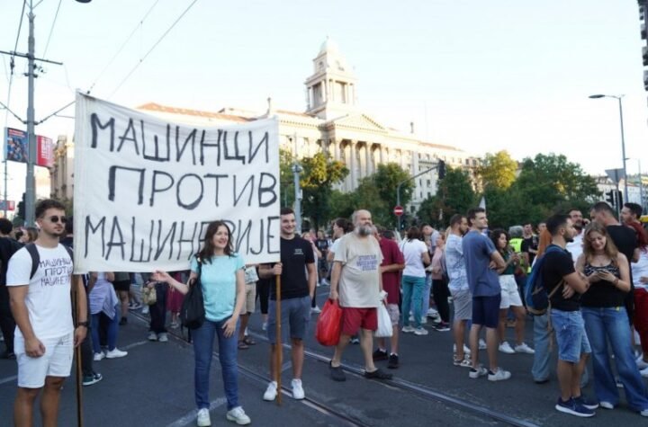 PUČE LJUBAV BLOKADERA I OPOZICIJE! Ne zna se više ko udara na koga - PONOŠEVA I ALEKSIĆEVA STRANKA NAPADAJU STUDENTE! (FOTO)
