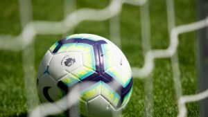 Potpuni haos! Trener davio sudiju (17), navijači i fudbaleri u centru makljaže: Arbitar završio u bolnici