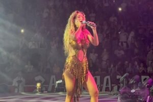 Spektakl u Kragujevcu! Tea Tairović na motoru stigla na koncert, pa pred više od 6.000 ljudi premijerno izvela novu pesmu "Šeki, Šeki"