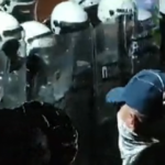 TRI POLICAJCA POVREĐENA! Blokaderi napali policiju u Kosjeriću, jedan uhapšen!