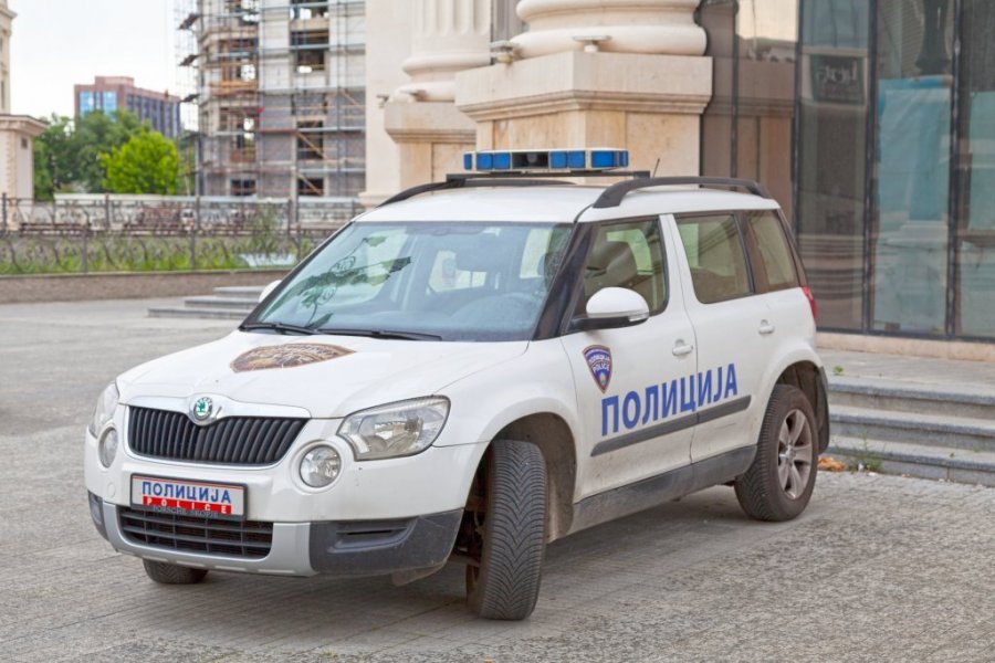 TROJICA RADNIKA POGINULA, DVOJICA POVREĐENA! Stravična nesreća: Kombi sleteo s mosta!