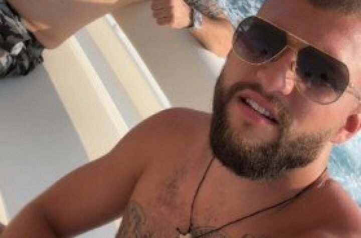 U OVOM IZDANJU GA NIKADA NISMO VIDELI! Veljko Ražnatović se raspištoljio na jahti, A OVAJ DETALJ svi komentarišu! (FOTO)