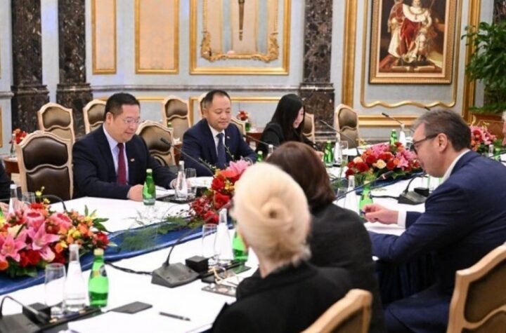 "VELIKO INTERESOVANJE ZA POSLOVANJE I INVESTIRANJE U SRBIJI!" Vučić se sastao sa predstavnicima kompanije Guangdong Hongda u Pekingu! (FOTO)
