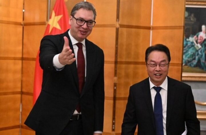 VUČIĆ RAZGOVARAO SA ČELNIM LJUDIMA KOMPANIJE CETC: "Predstavili su nam mogućnosti za saradnju u sektorima bezbednosne elektronike, digitalizacije, veštačke inteligencije!" (FOTO)