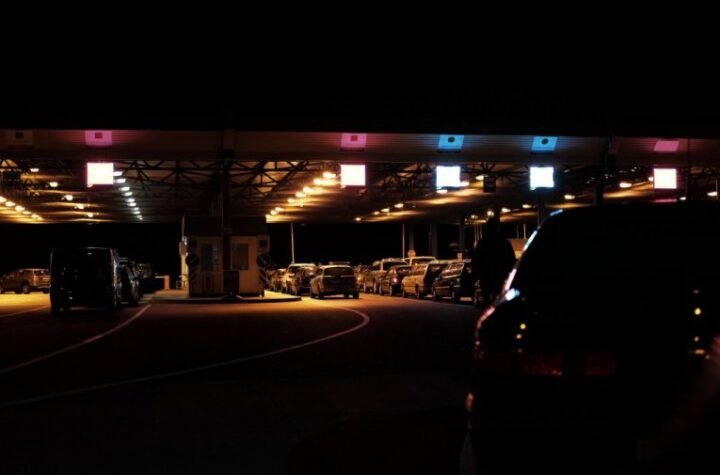 ČEKA SE SATIMA NA IZLASKU IZ SRBIJE! Saobraćaj usporen na ovim graničnim prelazima