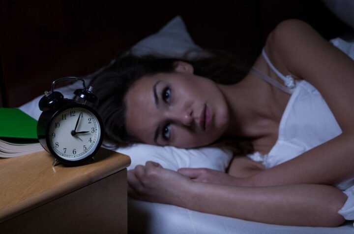 DA LI ĆEMO U NEDELJU SPAVATI SAT DUŽE ILI KRAĆE? Počinje zimsko računanje vremena, a EVO šta to znači!