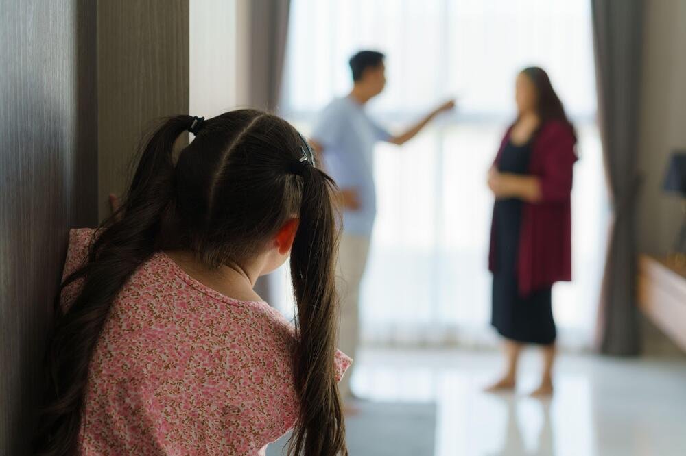 "DANAS DEVOJČICE SA 13 GODINA GUBE NEVINOST.." Psihoterapeutkinja UPOZORAVA RODITELJE - Srbi, ovo je ozbiljan ALARM