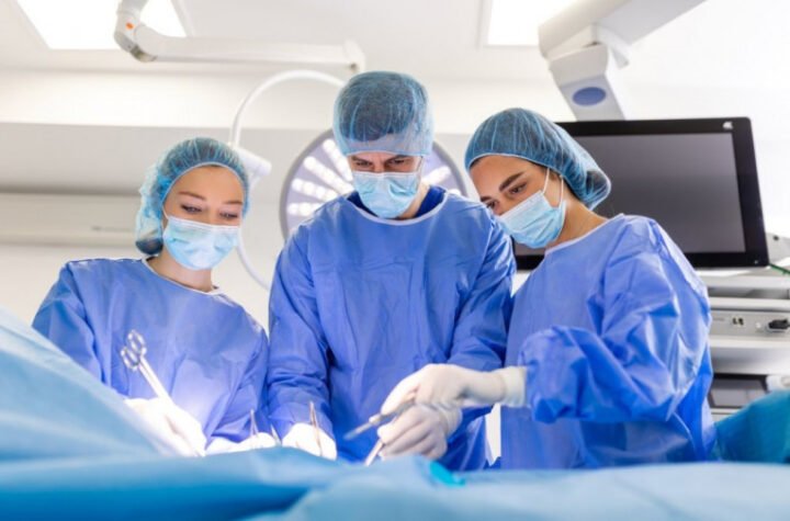 DEČAK (13) HITNO OPERISAN: Došao u bolnicu zbog bolova, kada su lekari videli ŠTA JE U NJEMU - slošilo im se!