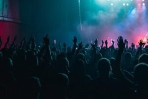 DOMAĆA ESTRADA MASOVNO OTKAZALA NASTUPE! Pevači mole za razumevanje!