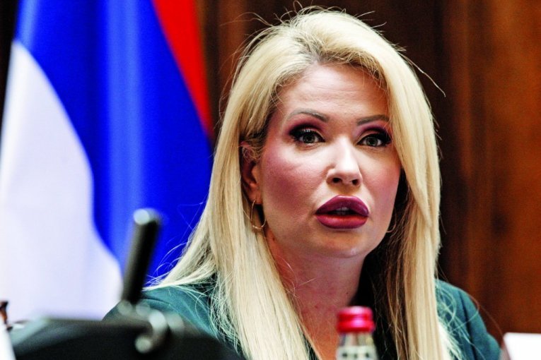 "IZNEO JE VEOMA ZABRINJAVAJUĆE INFORMACIJE!" Sandra Božić o Vučićevom gostovanju u "Hit tvitu"!