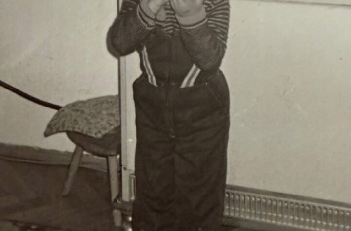 KAKVA JE TO SREĆA BILA! Milan Vasić podelio nikad viđenu fotografiju iz svog života i raznežio mnoge! (FOTO)