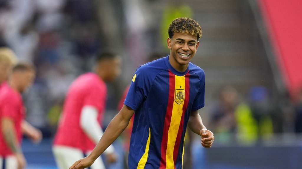 LUDILO! Al Hilal nudi čak 400 miliona za transfer Lamina Jamala!