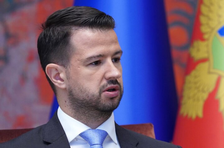 MILATOVIĆ ZAVAPIO U BRISELU: Pomozite nam!