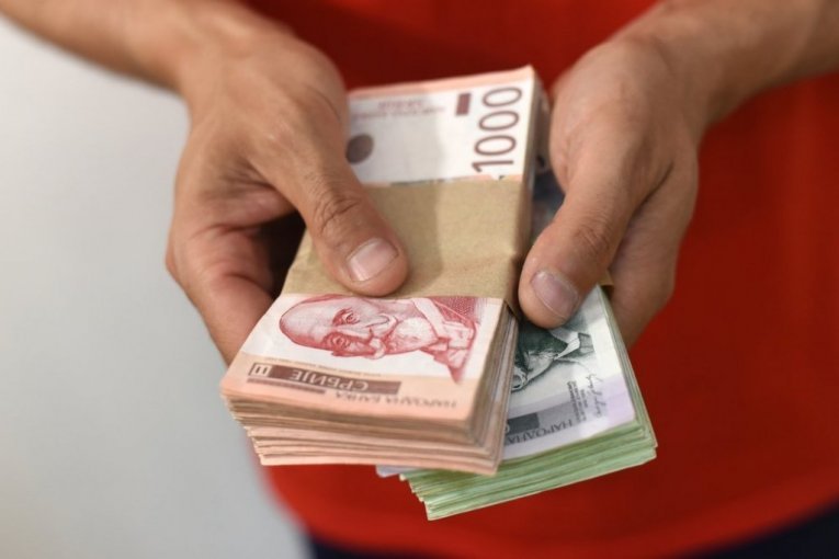 NA RAČUNE LEŽE IZMEĐU 20 I 40 HILJADA DINARA! Proverite u kojoj ste grupi