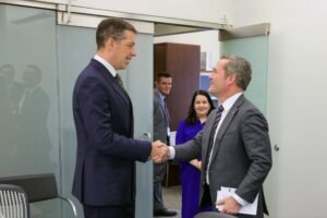 "NOVA ADMINISTRACIJA SAD IMA SLUHA I SIMPATIJA ZA SRBIJU" Ministar Đurić razgovarao sa Majklom Volcom