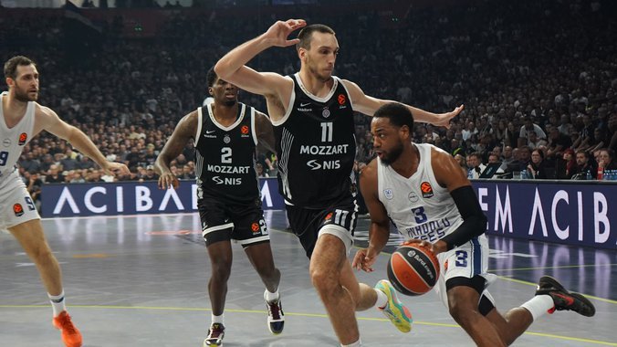 NOVA POBEDA CRNO-BELIH: Košarkaši Partizana savladali Efes u trećem kolu Evrolige