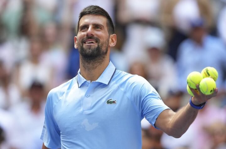 NOVAK ĐOKOVIĆ SE PLASIRAO U POLUFINALE MASTERSA U ŠANGAJU! Srbin se ponovo mučio sa povredom, pa srušio nezgodnog Belgijanca i zakazao okršaj sa anoni