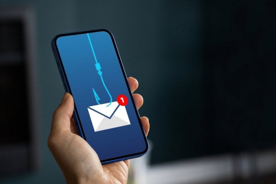 PAKLENA INTERNET PREVARA: Srpkinja i još jedna žena ostale bez 72.000 evra - POLICIJA IZDALA UPOZORENJE, U AKCIJI ČAK I LAŽNI POLICAJAC!