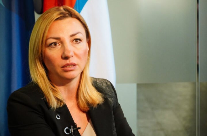 PREKO 2.000 ŽENA TRAŽILO POMOĆ IZ ALIMENTACIONOG FONDA! Oglasila se ministarka Macura: Isplata počela u avgustu!