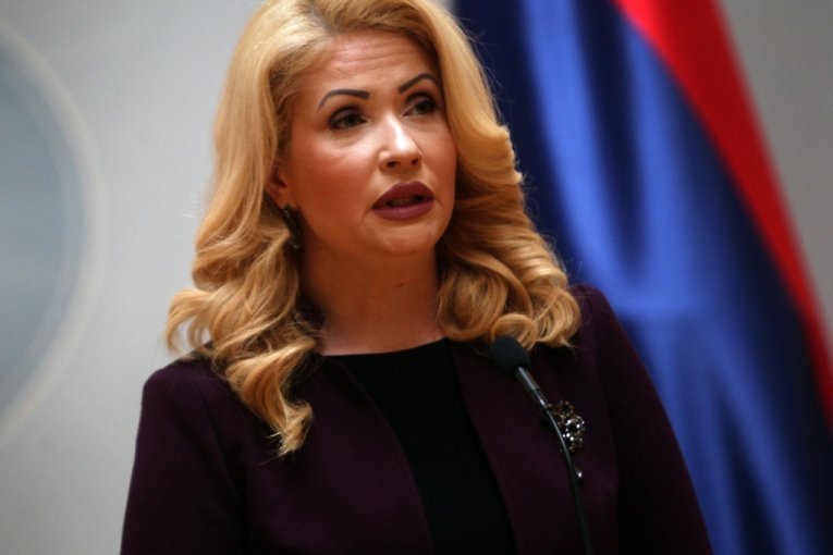 PRVA IZJAVA SANDRE BOŽIČ NAKON NAPADA! Blokaderka se zaletela na nju i počela da je udara kroz prozor!