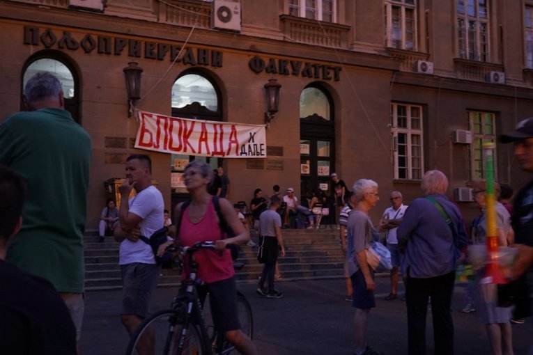 PUČE TIKVA! Anketnoj komisiji i studenti okrenuli leđa: "Ne smatramo je nepristrasnom i nestranačkim telom!" (FOTO)