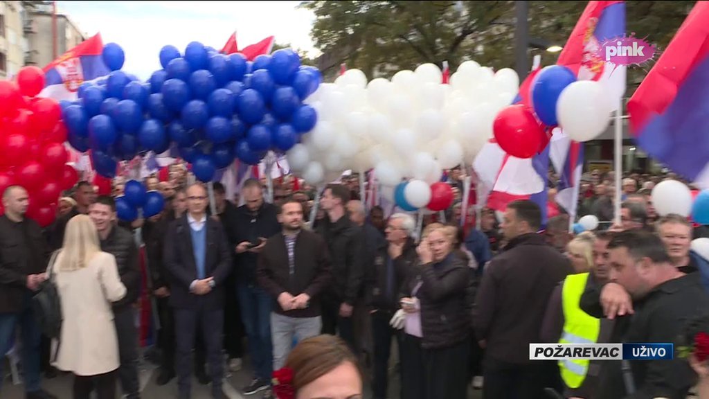 Premijer Macut i ministri pridružili se skupovima građana protiv blokada: Veliki broj ljudi u Požarevcu (FOTO)