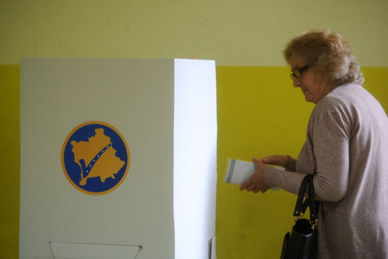RASELJENI SRBI KRENULI IZ KRALJEVA KA BIRALIŠTIMA NA KIM! Na Jarinju pojačana kontrola!