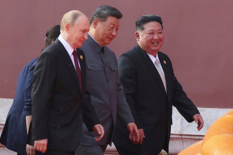 SI I PUTIN ISKULIRALI KIMA: Pjongjang obeležava veliku istorijsku godišnjicu - na proslavi svega tri gosta!