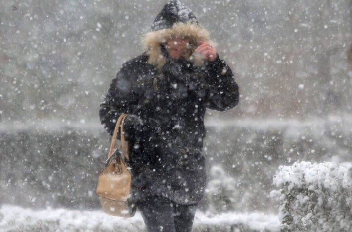 SNEŽNA APOKALIPSA U SRBIJI! CRVENI METEOALARM NA SNAZI! Oboren istorijski rekord visine snega, evo koliko će još padati i KADA stiže novo iznenađenje!