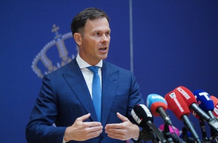 SRBIJA ĆE NAĆI REŠENJE ZA FINANSIJSKE TRANSAKCIJE NA NIS-U! Ministar Mali o upozorenju Vašingtona zbog plaćanja Dina karticama!