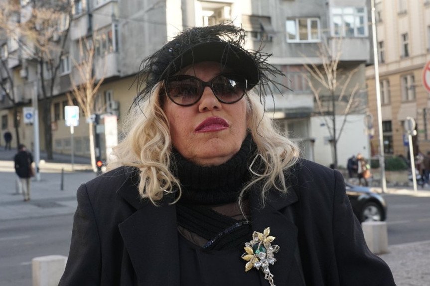 SRUŠILA SE NAŠA PEVAČICA U AVIONU, USLEDILA DRAMA TOKOM LETA! Hitno joj ukazali pomoć, putnici se razbežali na sve strane tada!